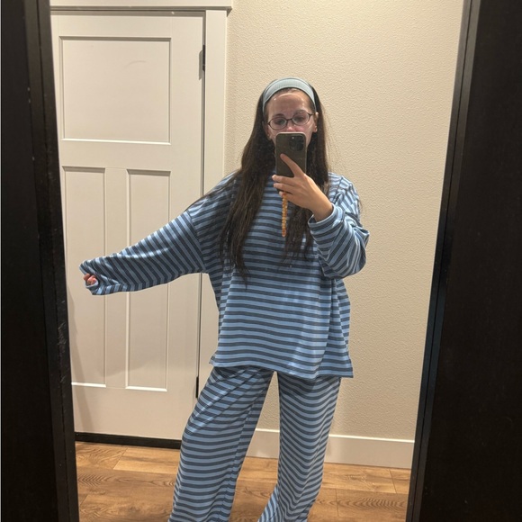 Striped Set - Picture 4 of 9